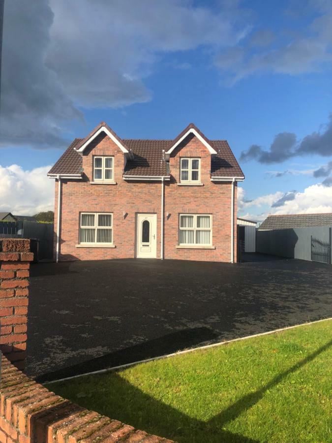 Slievenagarragh. A House In The Garden Villa Hilltown Exterior photo
